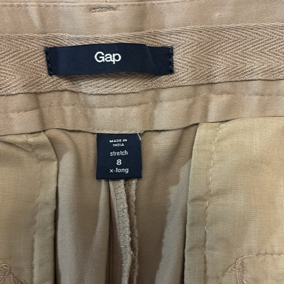 NWOT Gap khaki straight leg, stretchy,cuffed pants, size 8 x long inseam 29” - Picture 3 of 4